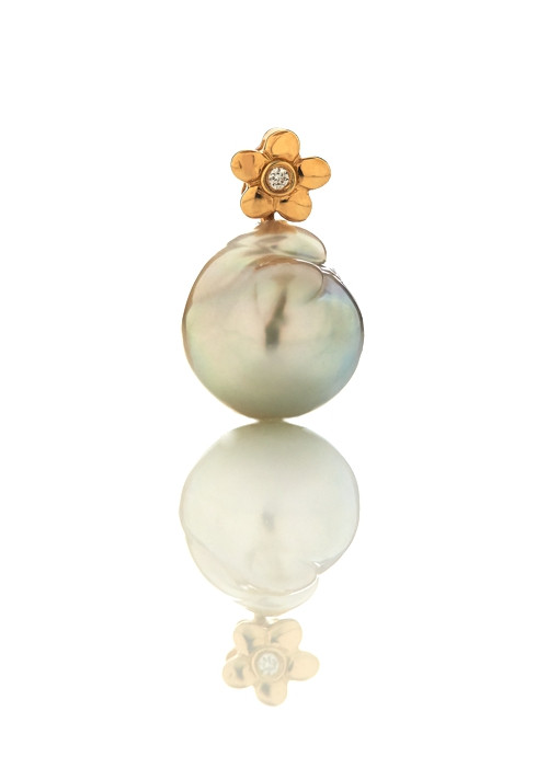 Flower Tahiti. Perlen: Marc'Harit. Foto: Iben Kaufmann